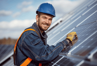 Industrieanlage mit Alarmmanagement System zur Überwachung von Produktion und Infrastruktur